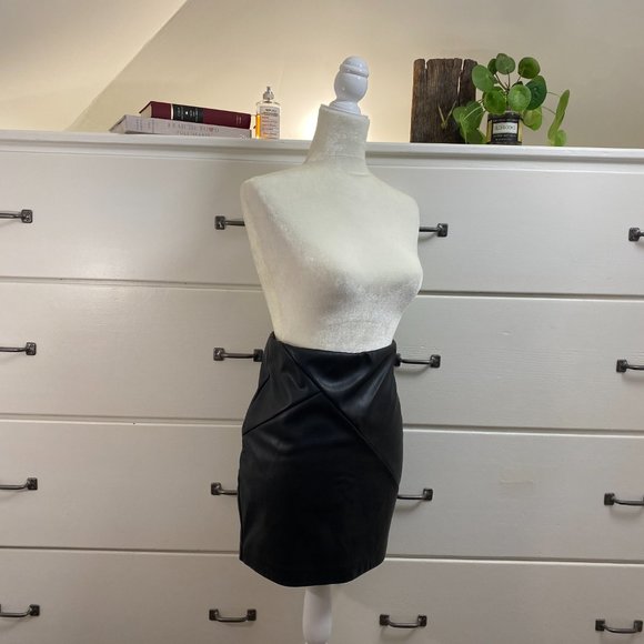 Dynamite Faux Leather Skirt + Black + Size Small - Picture 4 of 7